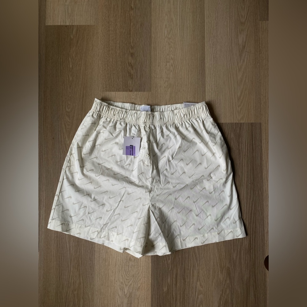 NWT nike shorts size medium